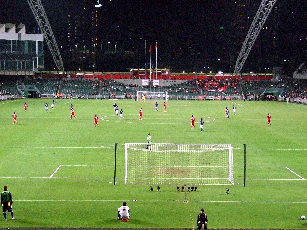 香港足球代表隊對日本足球代表隊的比賽畫面